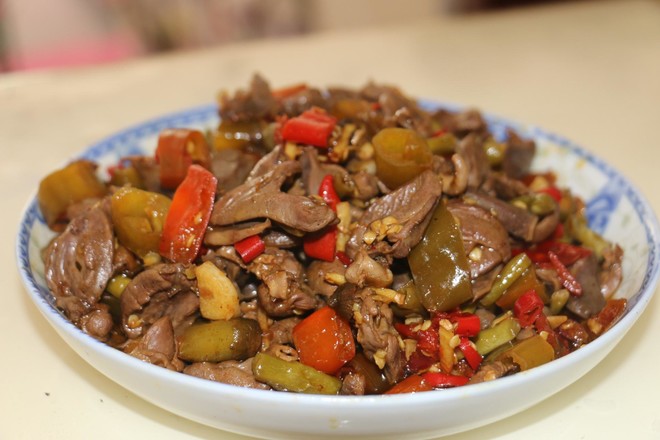 Stir-fried Duck Offal with Sour Chili