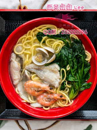 The New Favorite of Shanghai Noodle Restaurants-yellow Fish Noodles recipe