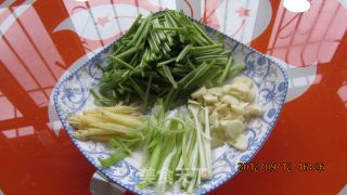 Stir-fried Potato Shreds with Coriander recipe