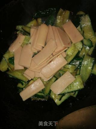 #团圆饭# Stir-fried Cucumber with Chicken Ham recipe