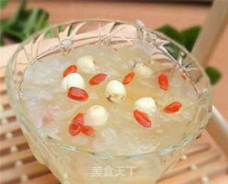 White Fungus and Lotus Seed Soup recipe