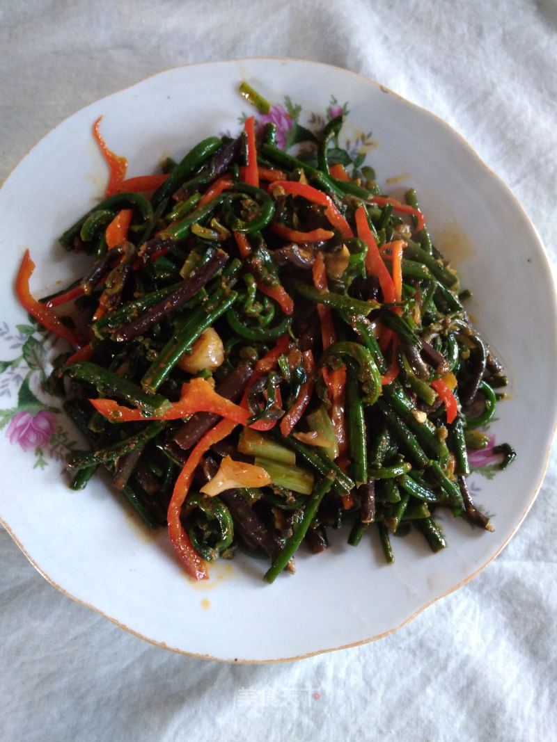 #春食野菜香# Fried Fern with Wild Onion Fermented Bean Curd recipe