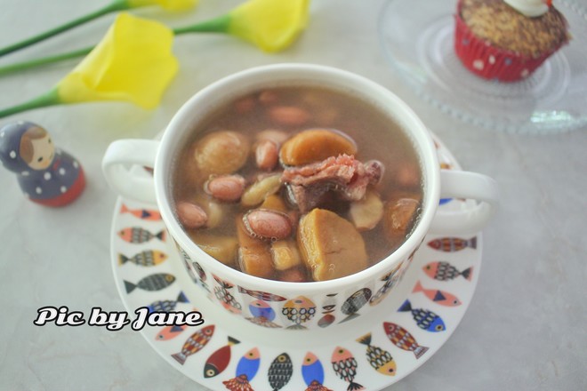 Peanut Chestnut Pork Bone Soup recipe