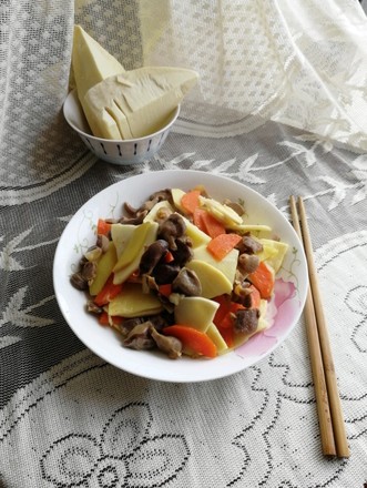 Stir-fried Chicken Gizzards with Spring Bamboo Shoots recipe
