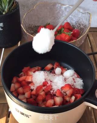 Strawberry Bomb Mousse recipe