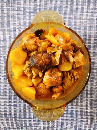 Roasted Chicken Drumsticks with Mushrooms and Potatoes recipe