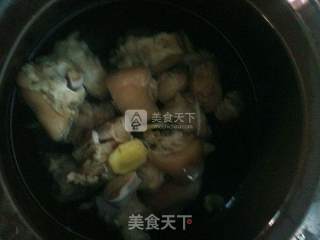 Kelp and Water Chestnut Pork Knuckle Soup recipe
