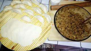 Dumplings Stuffed with Oil Residue and Sauerkraut recipe