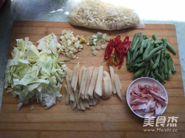 Braised Noodles with Beans and Cabbage recipe