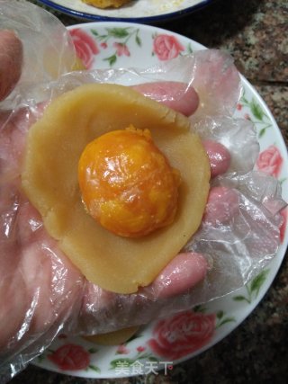 Mung Bean Paste and Egg Yolk Mooncakes recipe