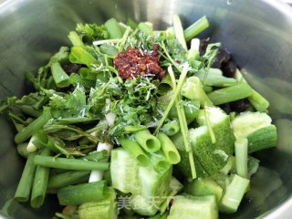 Green Onion Fungus Mixed with Cucumber recipe