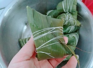 Detailed Version of Triangular Rice Dumplings Sweet and Soft Glutinous Red Bean Dumplings recipe