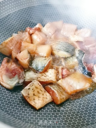 Stir-fried Grass Carp Cubes recipe