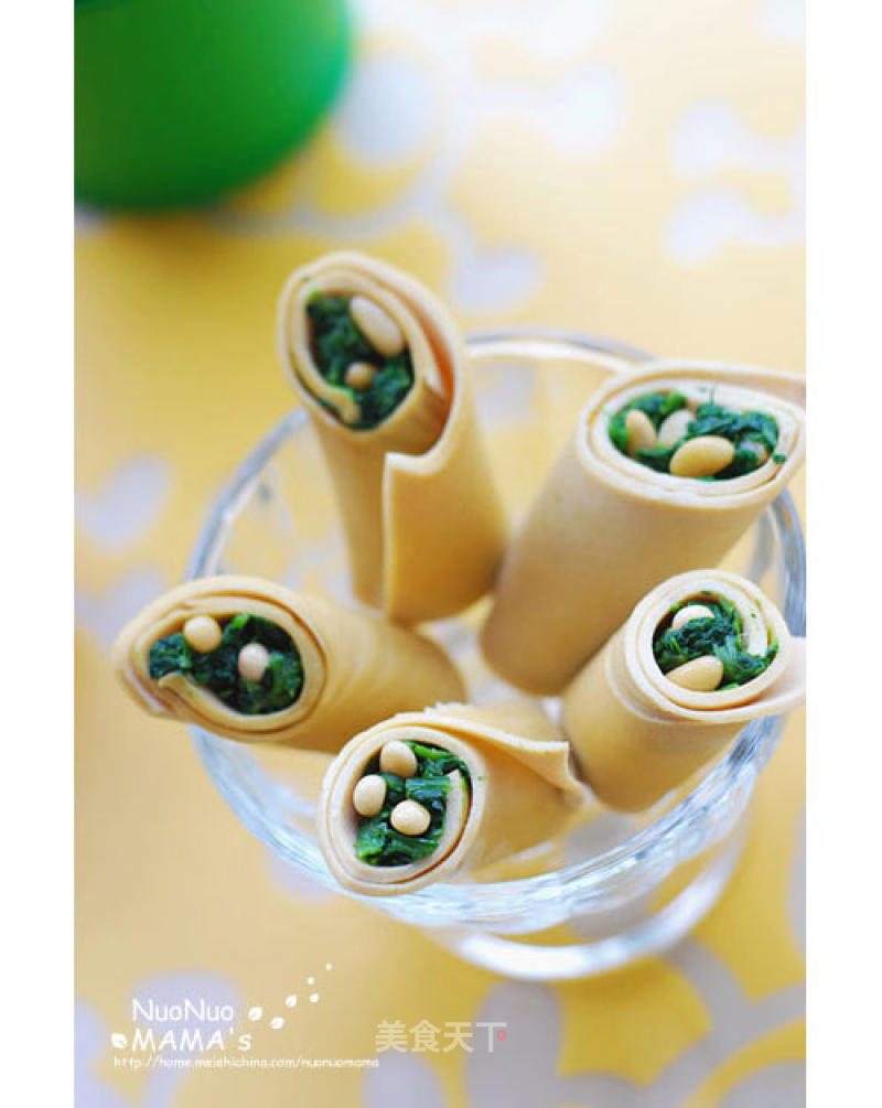 Spinach Rolls with Pine Nuts recipe