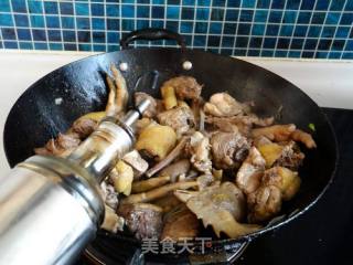 Stewed Chicken with Yellow Mushroom recipe