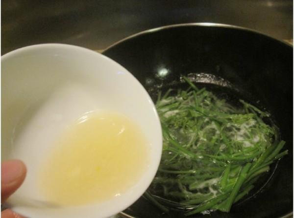 Salted Egg White Boiled Asparagus recipe