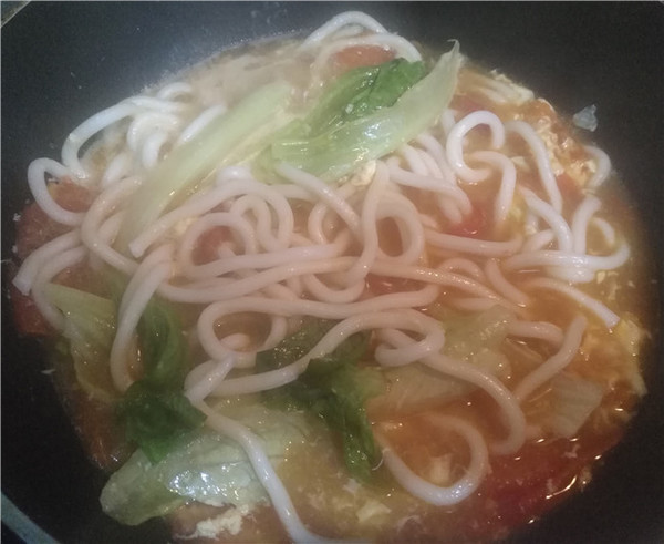 Tomato and Egg Udon Noodles recipe