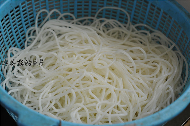 Eat Three Bowls of Lazy Rice Noodles recipe