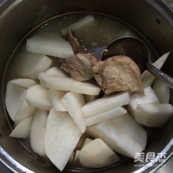 Radish Pork Ribs Soup recipe