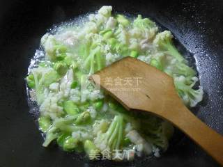 Broad Bean Pork Cauliflower Soup recipe