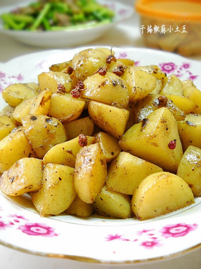 [sichuan Cuisine] Stir-fried Peppers and Small Potatoes recipe