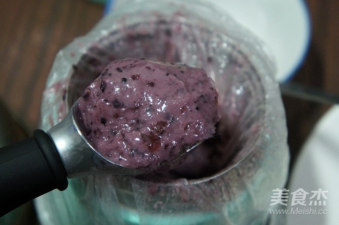 Peach Gum, Mulberry Yogurt Ice Cream recipe