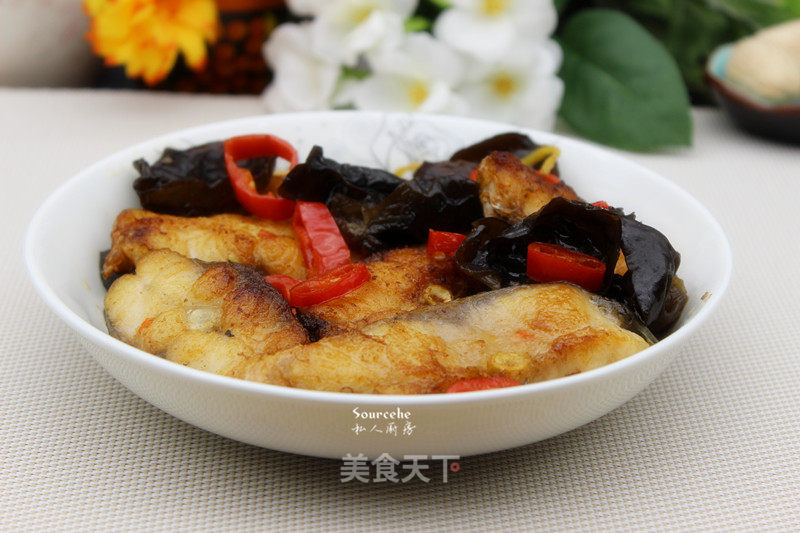 #trust之美# Fried Fish with Red Pepper and Fungus recipe