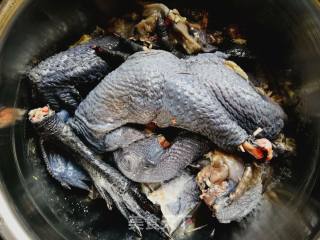 Stewed Black-bone Chicken with Cordyceps recipe