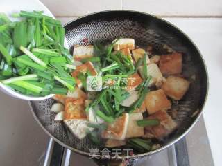 Stir-fried Stinky Tofu with Leeks recipe