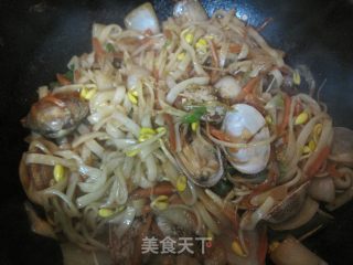 Fried Noodles with Fresh Vegetables and Seafood recipe