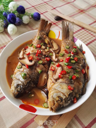 Stewed Crucian Carp with Shiitake Mushrooms recipe