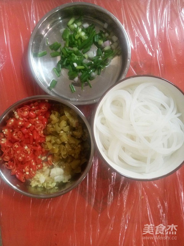 Steamed Vermicelli with Crucian Carp recipe