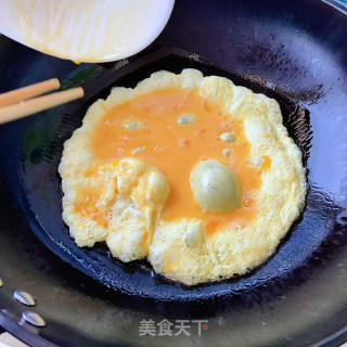 Scrambled Eggs with Leek and Shrimp Skin recipe