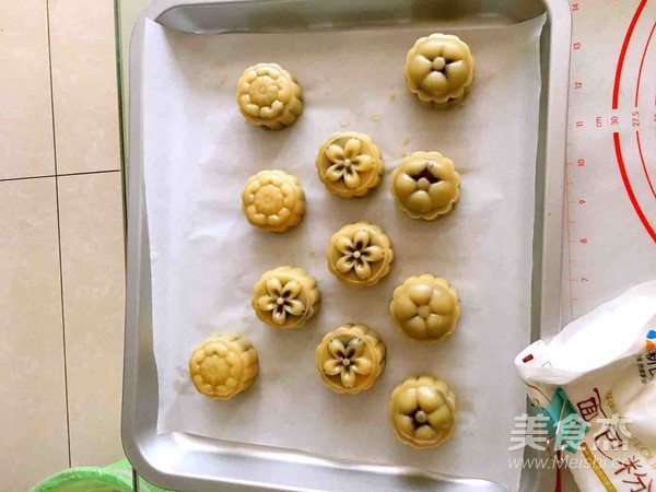 Bean Paste and Egg Yolk Mooncakes recipe