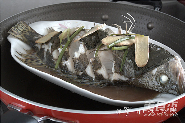 Steamed Mandarin Fish with Perilla recipe