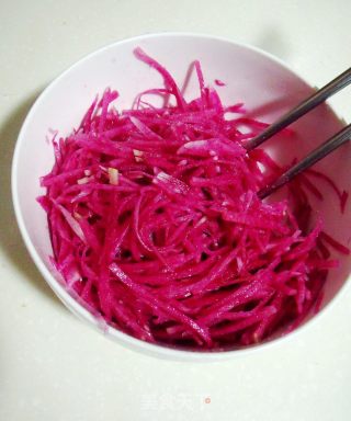 Two Kinds of Raw Materials are Simply Seasoned to Bring A Distinctive Sweet and Sour Taste-----lime-flavored Radish Shreds recipe