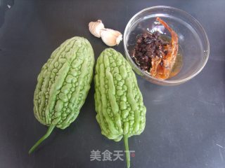 Stir-fried Bitter Gourd with Dace in Black Bean Sauce recipe