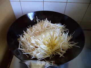 Stir-fried Silver Bud with Fresh Mushrooms recipe