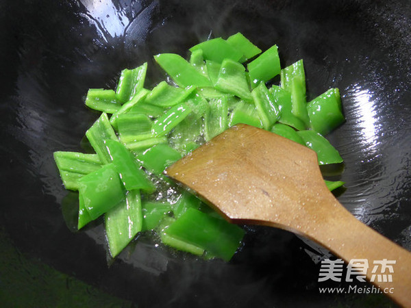 Stir-fried Snails with Hot Pepper recipe