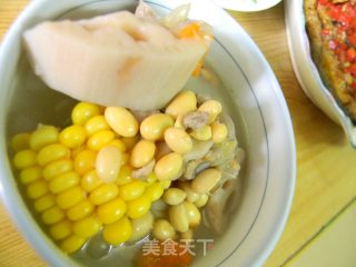 Pork Spine Corn Lotus Root Soup recipe