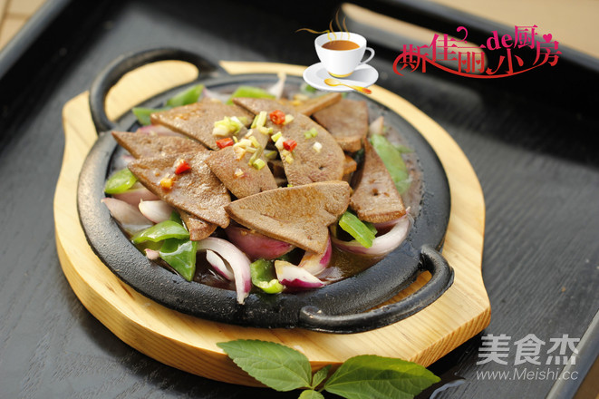 Stir-fried Pork Liver with Sizzling Onion recipe