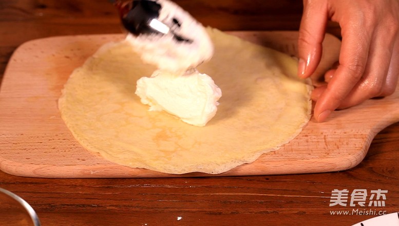 A Delicious Dessert that You Can Make with A Pan—mango Pancake recipe