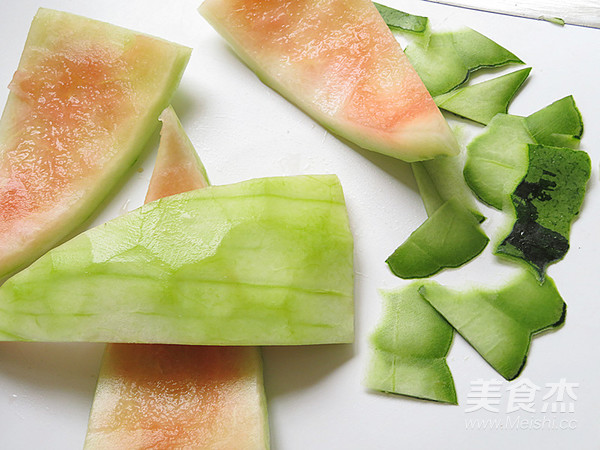 Appetizing Hot and Sour Watermelon Rind recipe