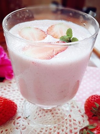 Strawberry Honey Milkshake recipe
