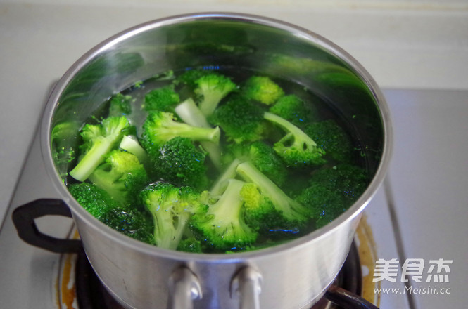 Low Fat Broccoli Garlic Chicken Breast recipe