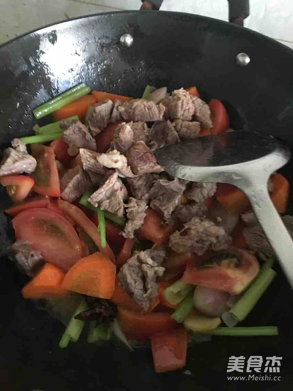 Stewed Beef Brisket with Tomatoes recipe