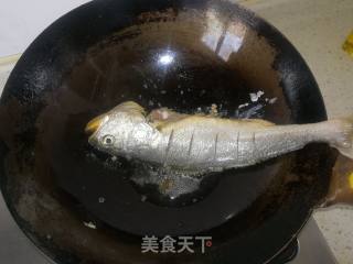 Dry Roasted Yellow Croaker recipe