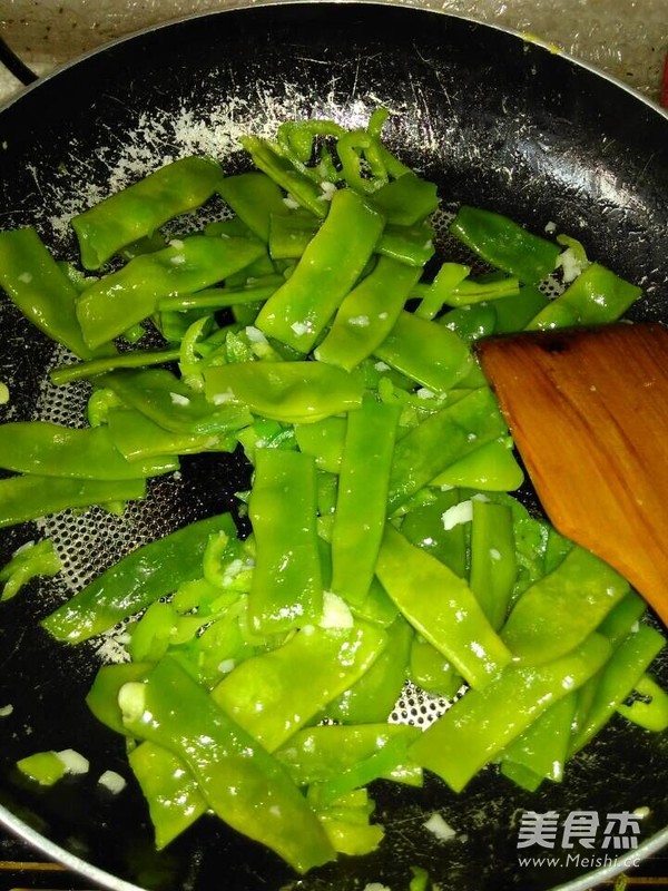Simple Vegetarian Stir-fried Green Lentils recipe