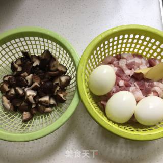 Mushroom Braised Pork Rice recipe