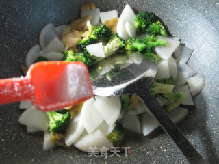 Fried Mustard with Broccoli and Radish recipe